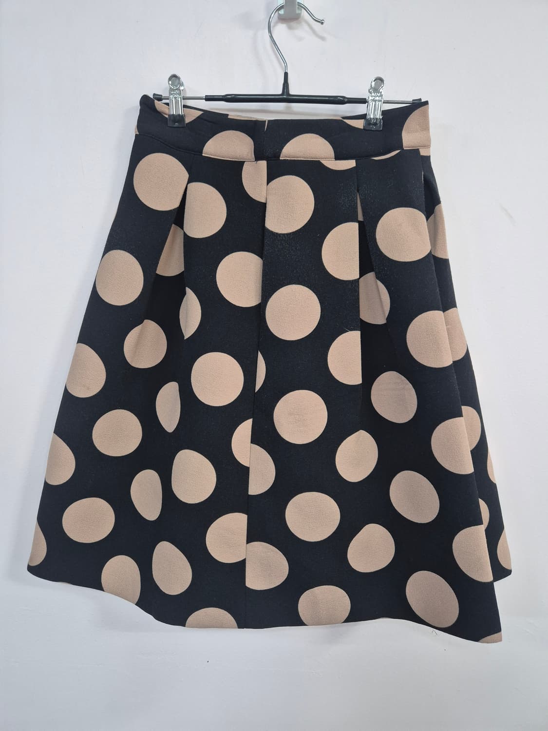 에센셜 엔트워프땡땡이 도트 플레어 스커트 블랙 베이지 상품이미지2