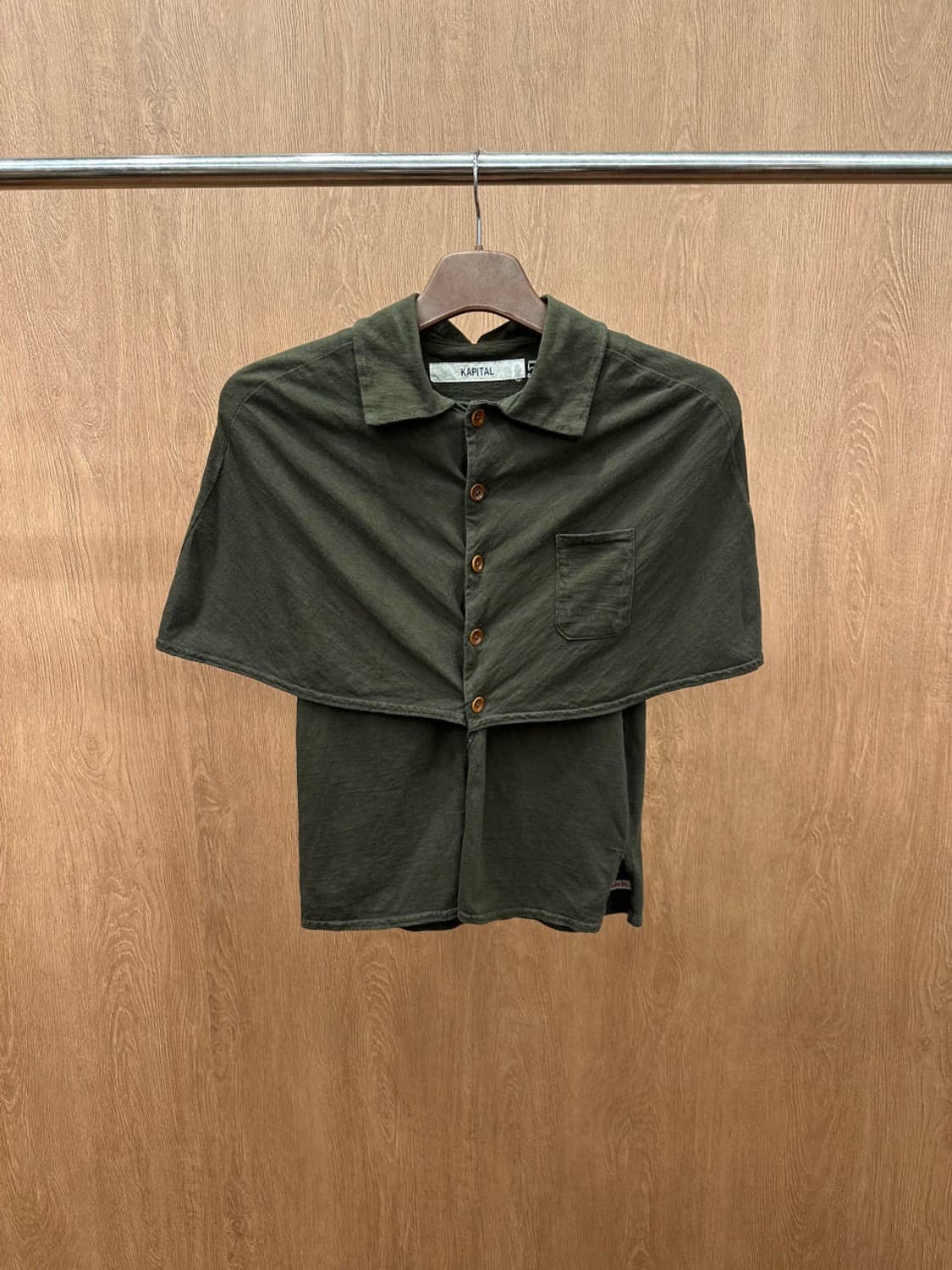 캐피탈 케이프 레이어드 탑 싱글 포켓 사이드 슬릿 디테일 카키 상품이미지2