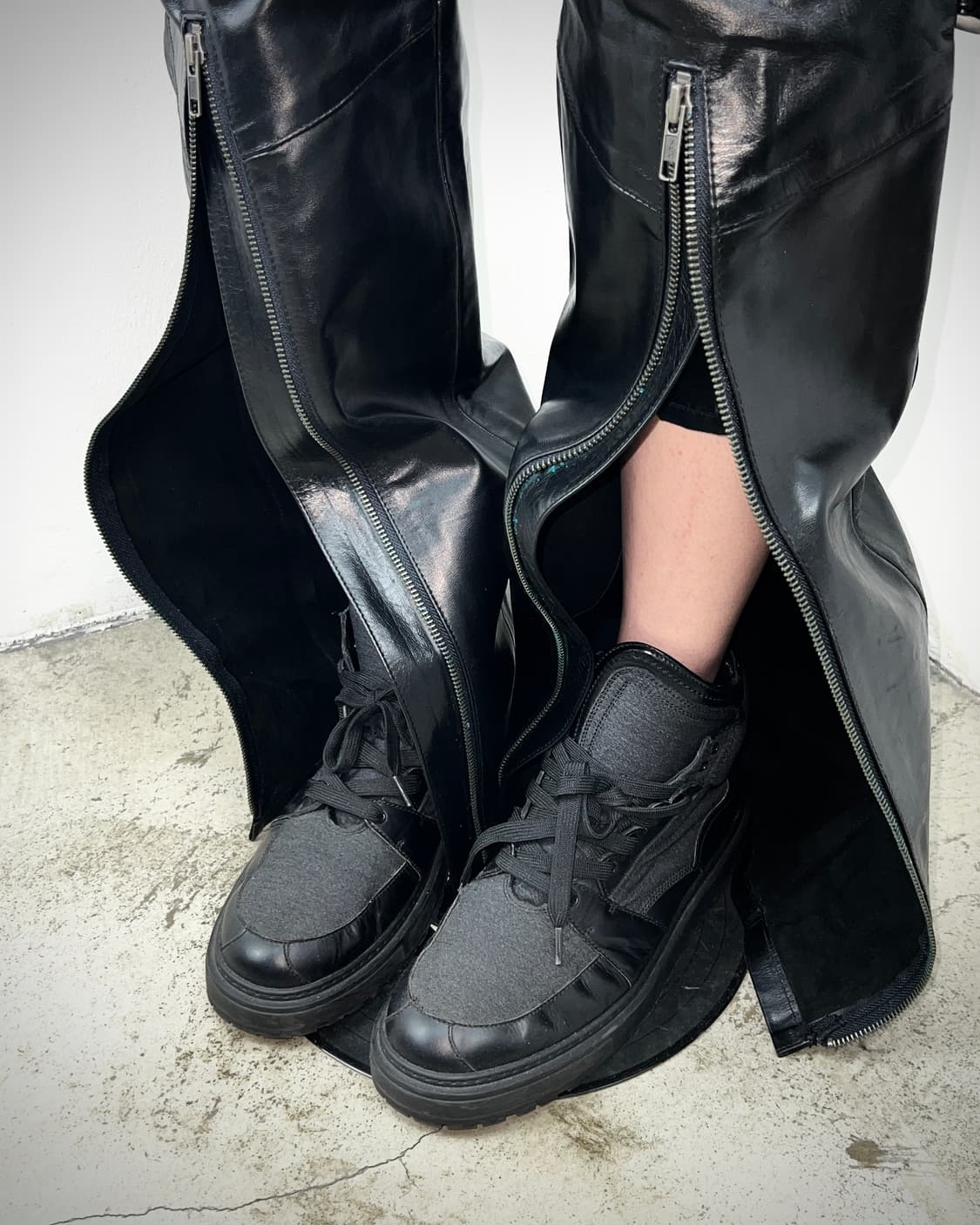 YOSHIYUKI KONISHI BONDAGE LEATHER PANTS  상품이미지2