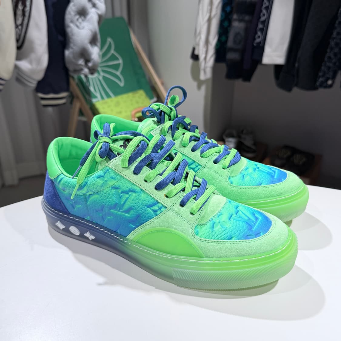 (A+/8) / 루이비통 LV 올리 리슐리외 스니커즈 네온 컬러 로즈 상품이미지4