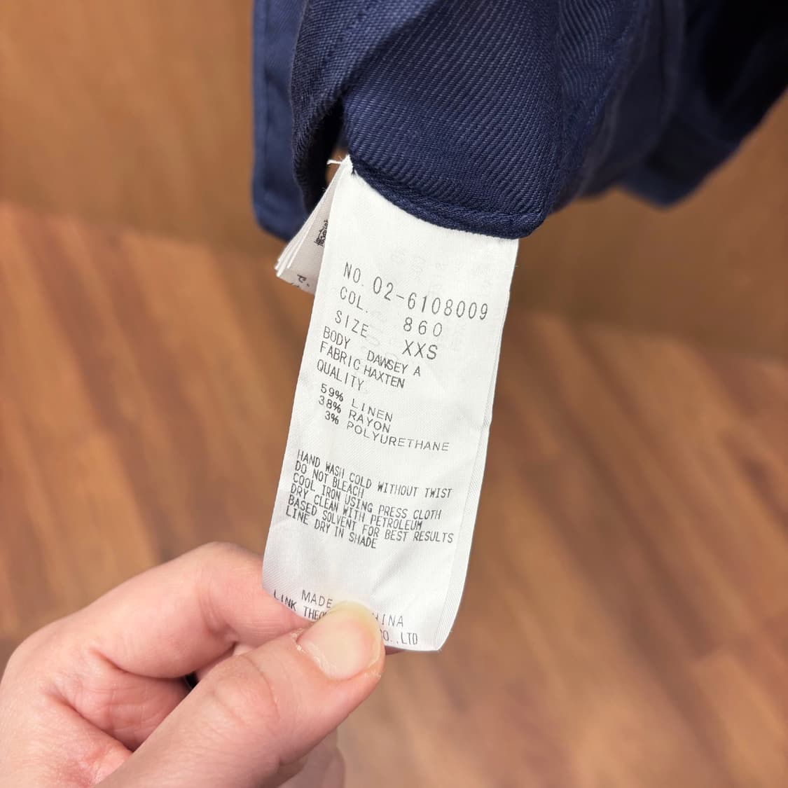 띠어리 린넨 긴팔 셔츠 더블 플랩 포켓 버튼 심플 디테일 네이비 상품이미지7