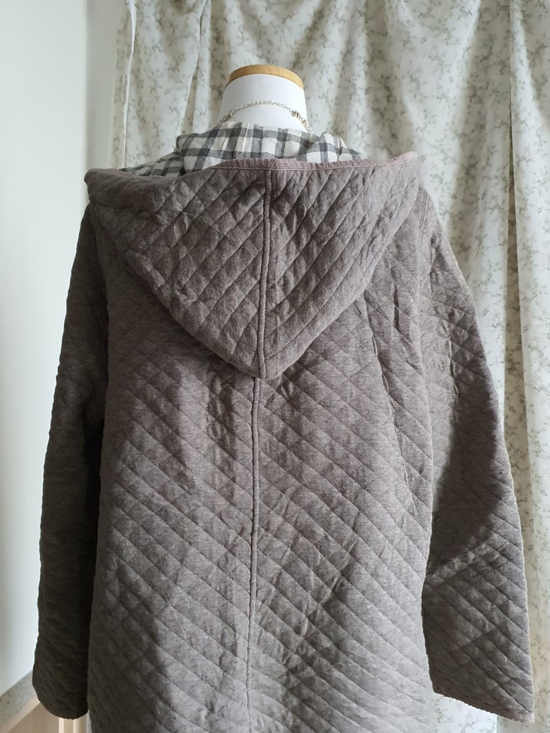 [모리걸] 누빔 체크 후드 롱 코트 상품이미지6