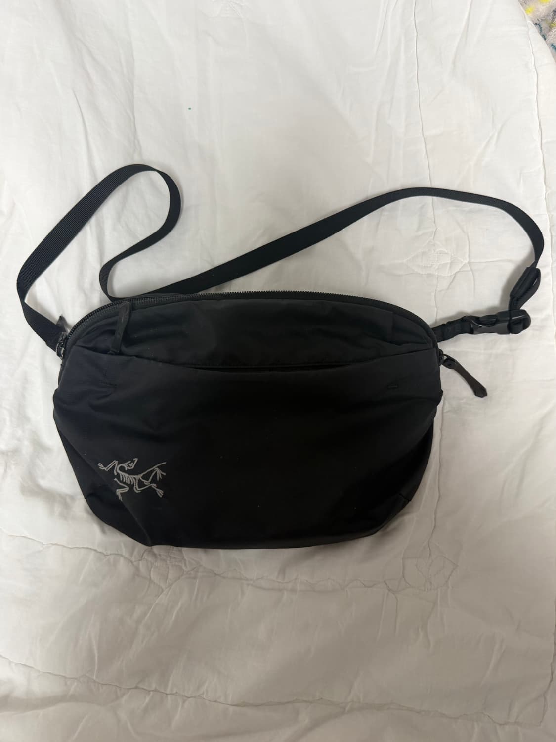 아크테릭스 크로스백 상품이미지1