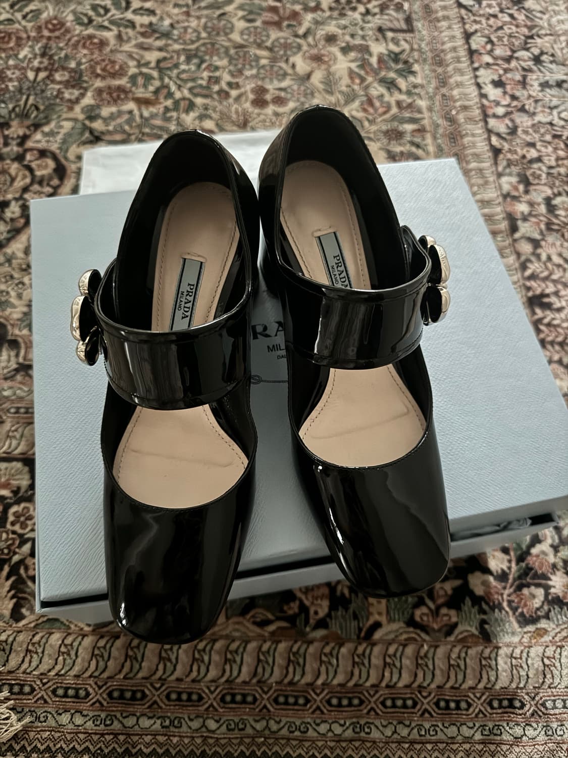 ✨ Prada Flower Patent Mary Jane Pumps 상품이미지3