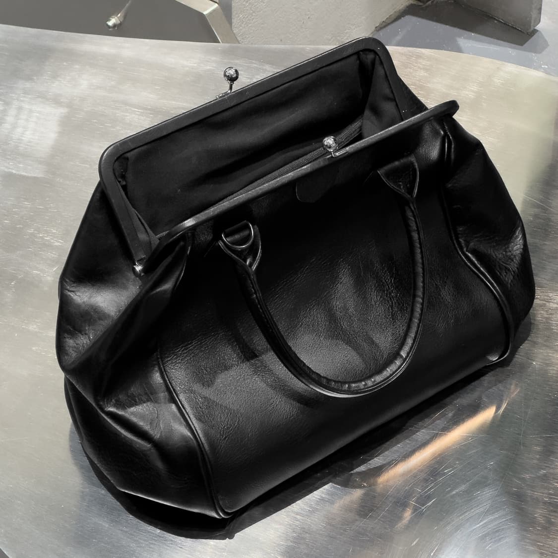 요지야마모토 Y's 블랙 메탈 클래스프 백 상품이미지2