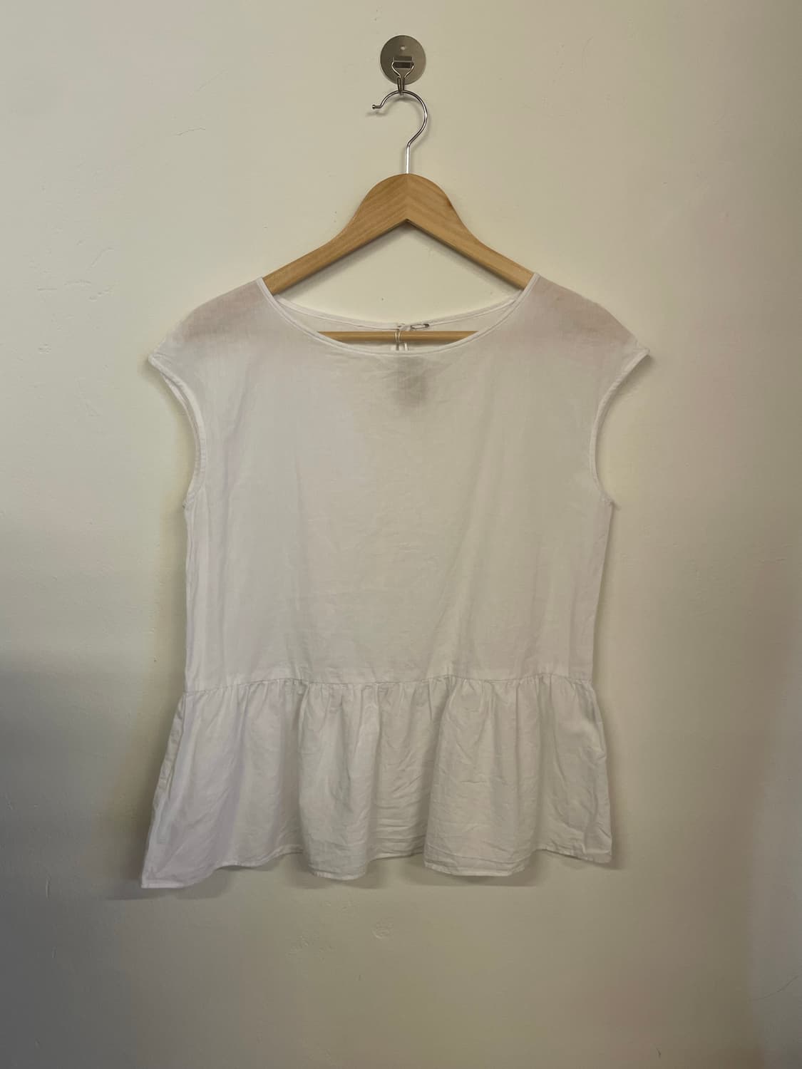 Flared frill sleeveless top 상품이미지1