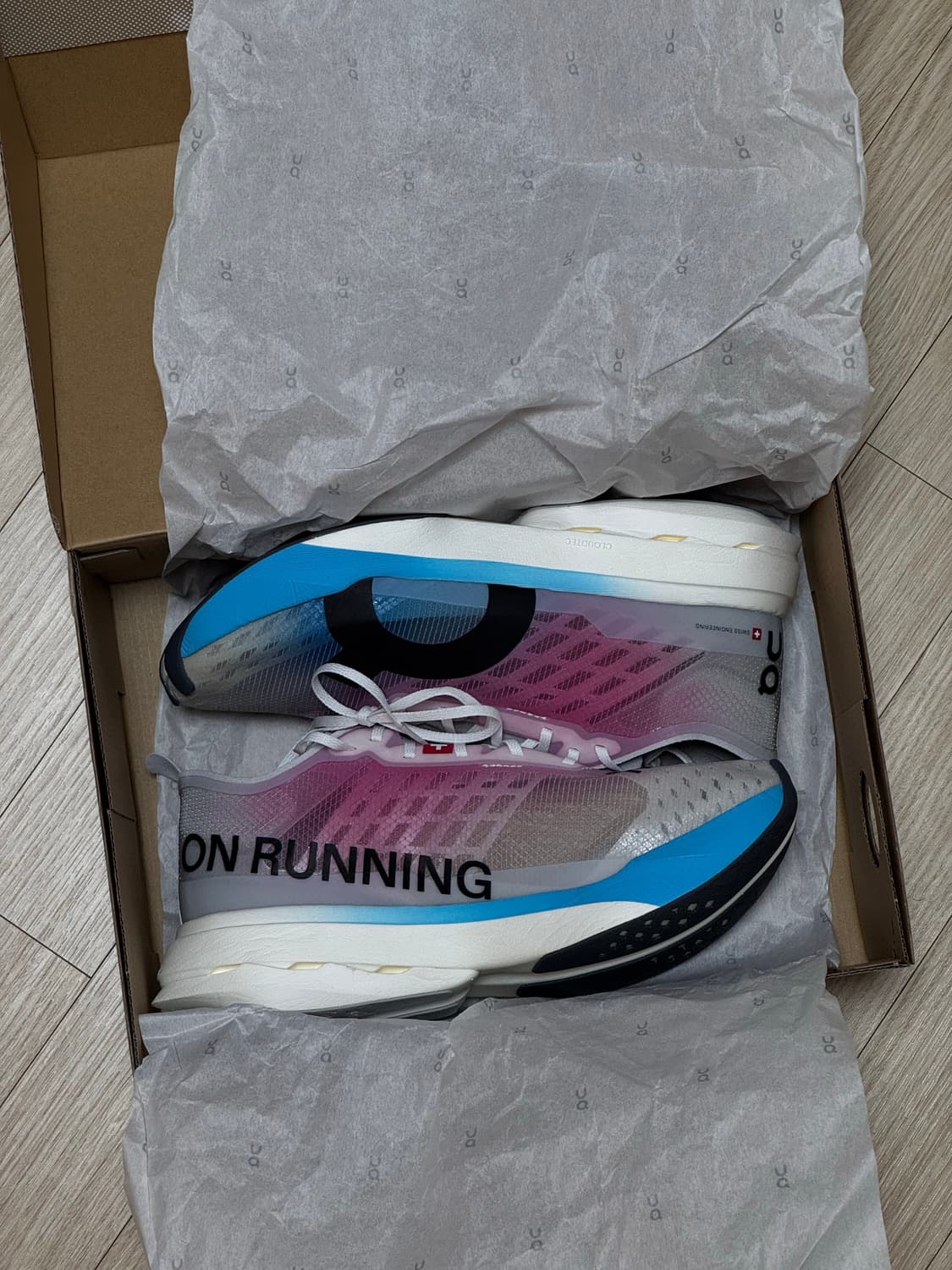 온러닝 클라우드붐 스트라이크 상품이미지1