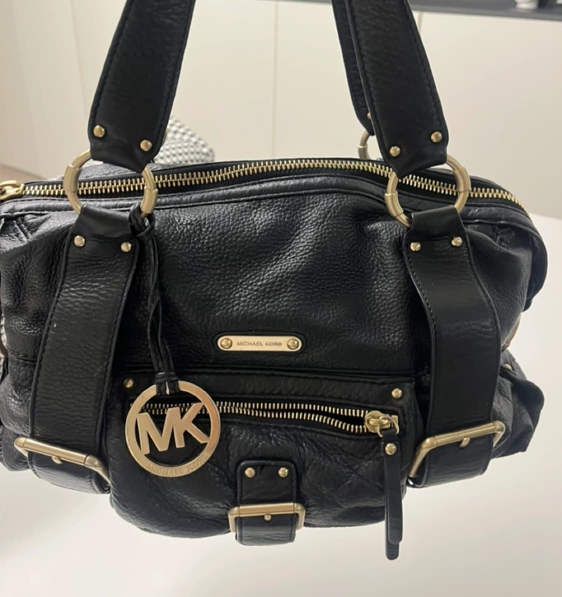 Michael kors 마이클 코어스 블랙 레더 도트백 상품이미지3