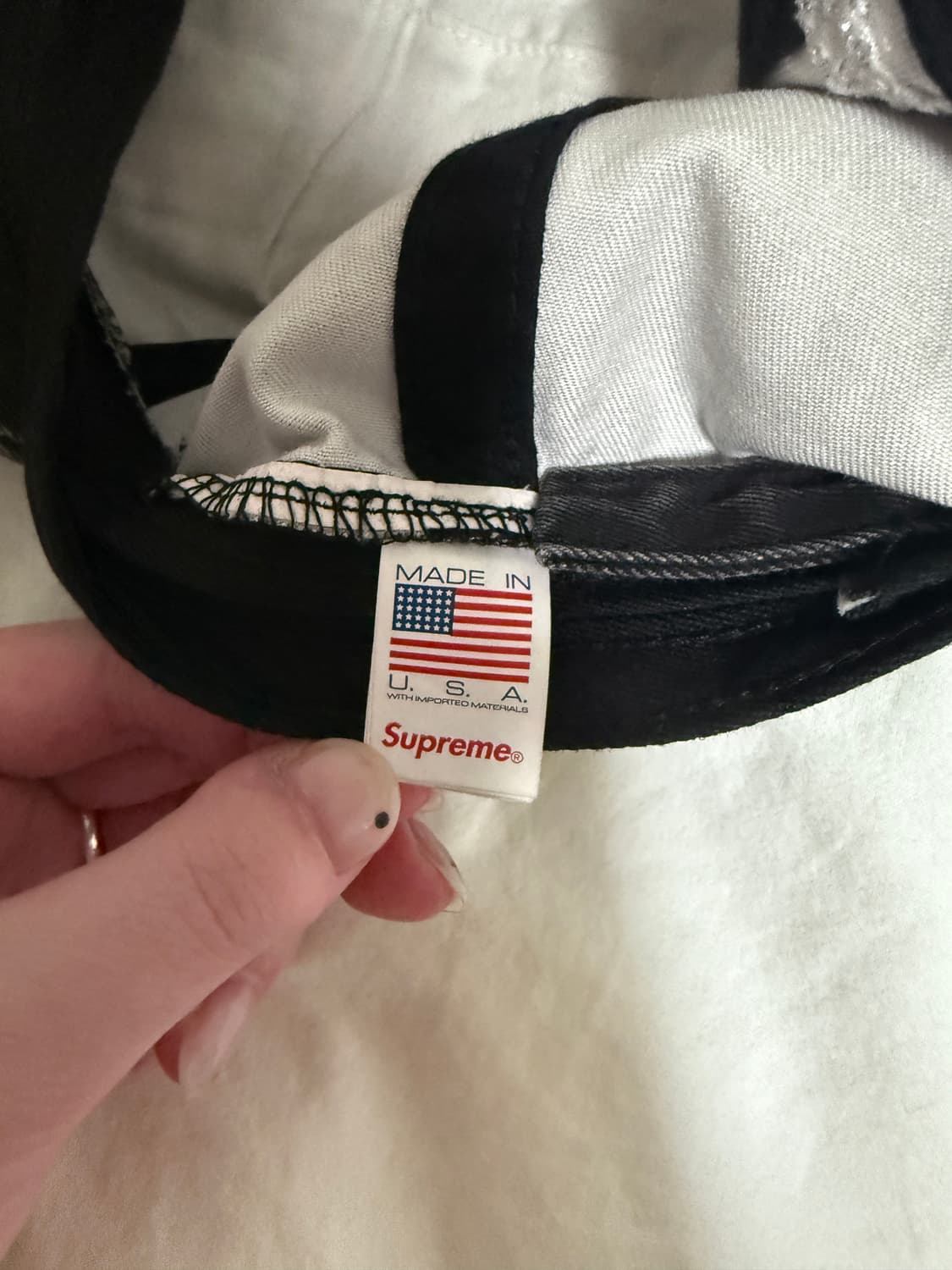 슈프림 라이센스 플레이트 6-패널 블랙 - 25SS 상품이미지2