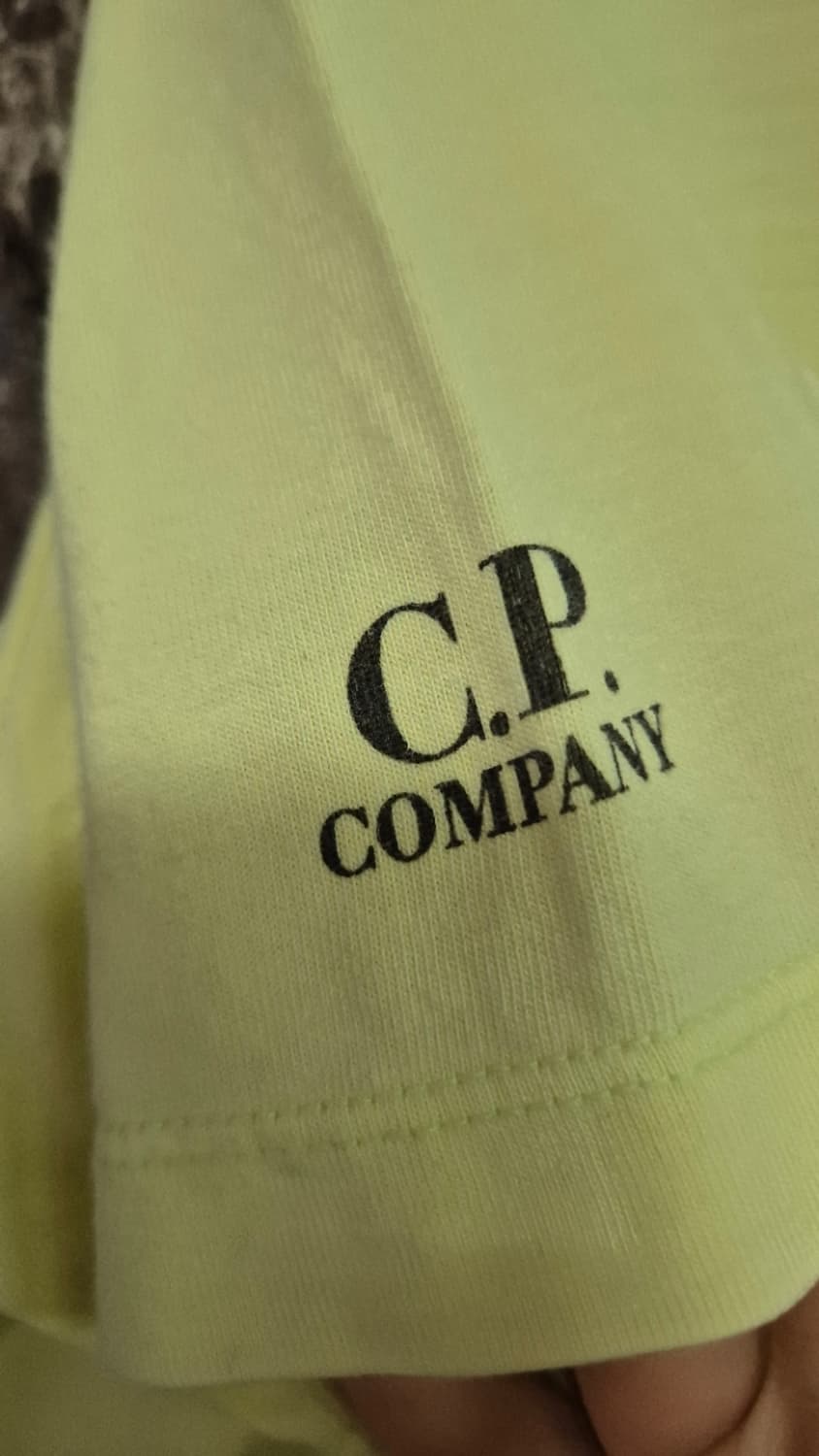 CP컴퍼니 반팔티  상품이미지2