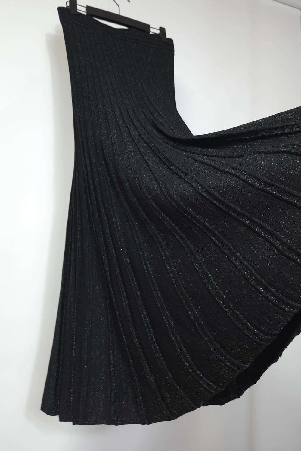 산드로 메탈릭 니트 플리츠 밴딩 롱스커트 1 사이즈 상품이미지7