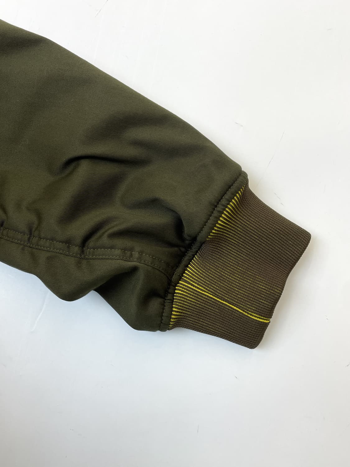 솔리드옴므 22fw 로고 플라케 봄버 자켓 상품이미지6