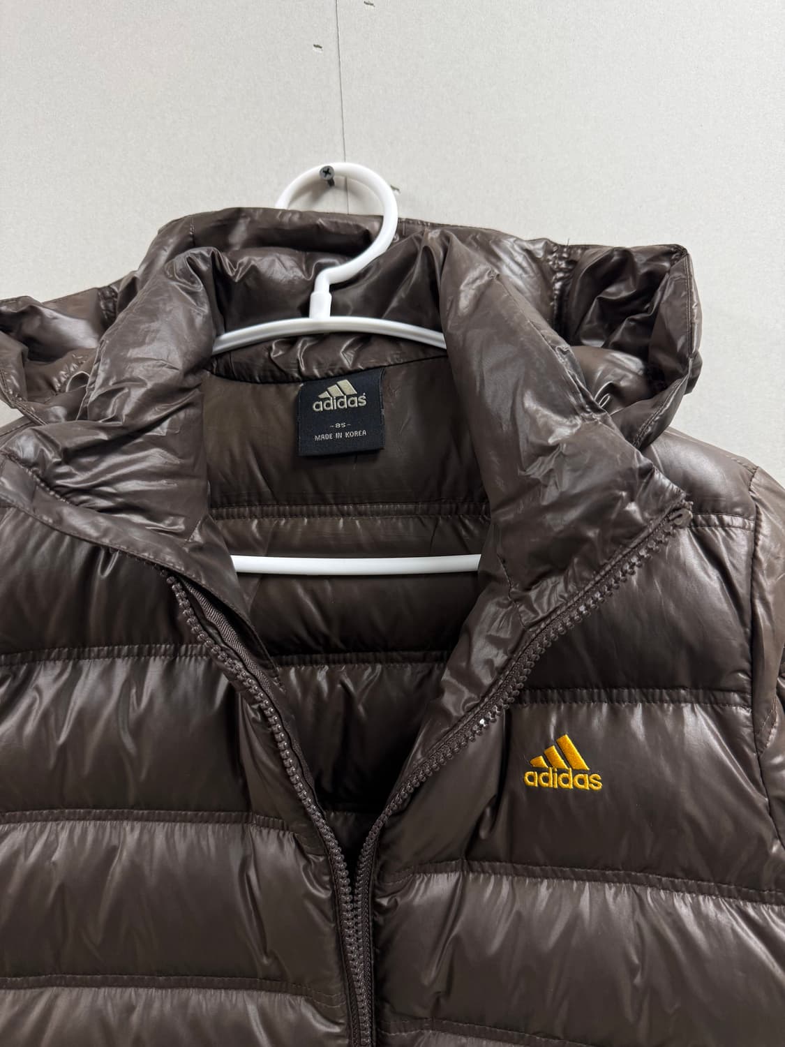 여성 85 / 아디다스 경량패딩 초코브라운 상품이미지3