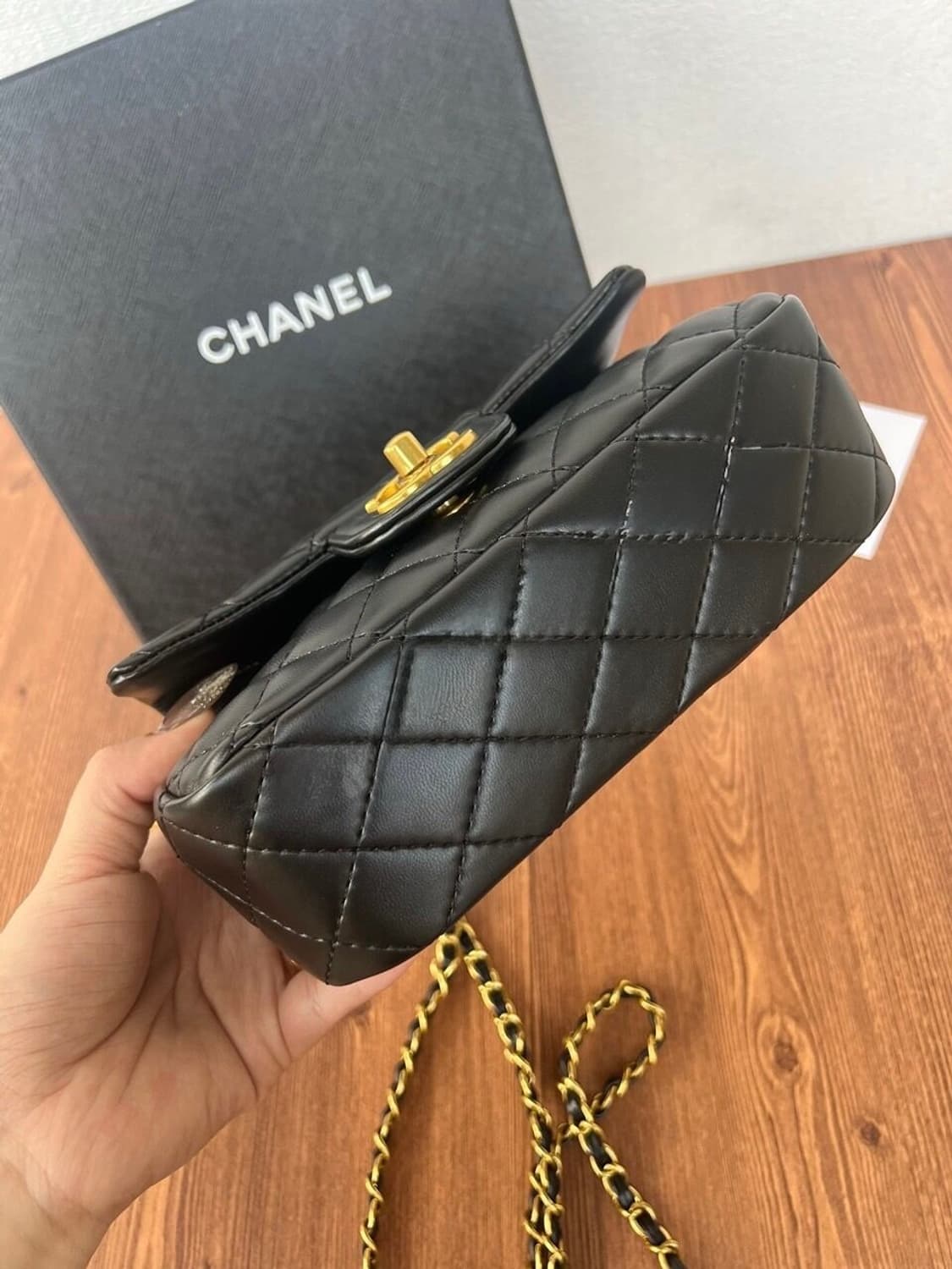 깜짝세일(새상품)정품 샤넬 뷰티 뉴미니 탑핸들 핸들로고 크로스백 상품이미지7