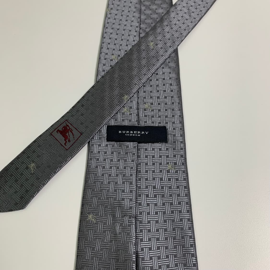 버버리(BURBERRY) 모노그램 명품넥타이 100실크 로고플레이 상품이미지5
