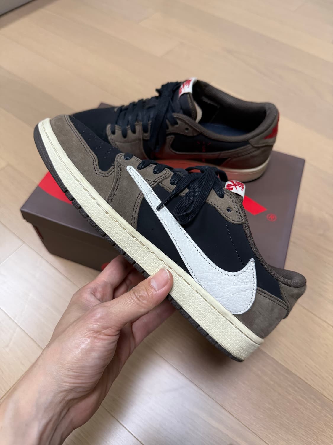 조던 1 로우 스캇 모카 상품이미지1