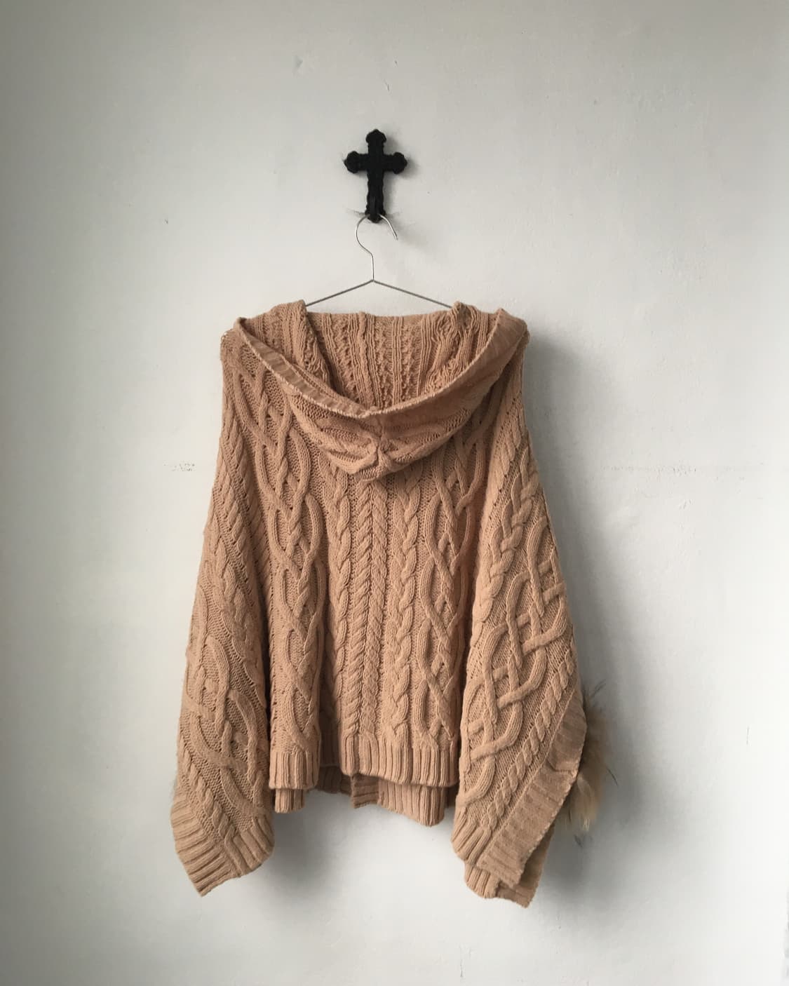 Fur trimming cable pattern hood knit cap 상품이미지3