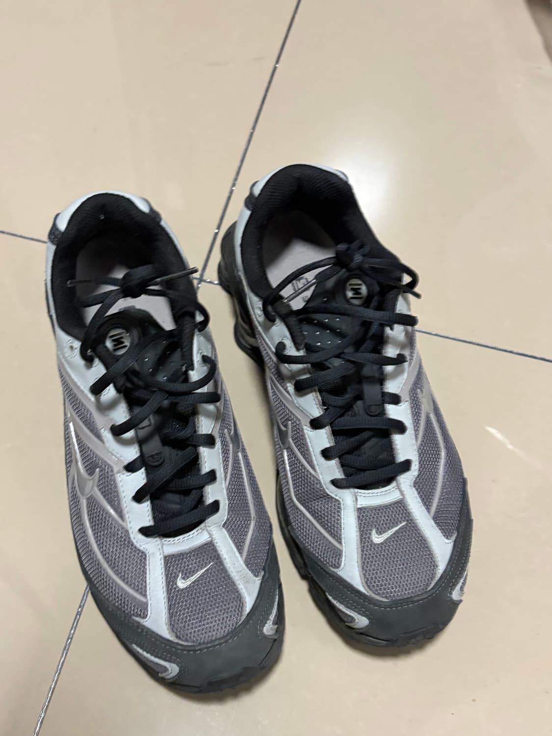 나이키 샥스라이드2 라이트그래파이트 285 상품이미지2