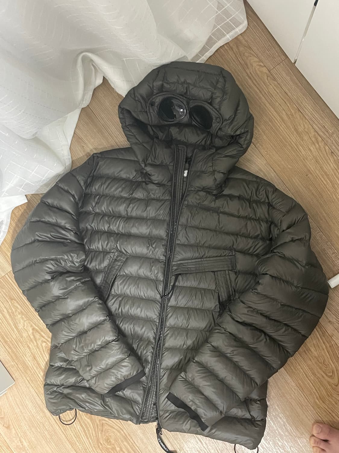 CP 컴퍼니 DD쉘 고글 경량패딩 L 상품이미지1