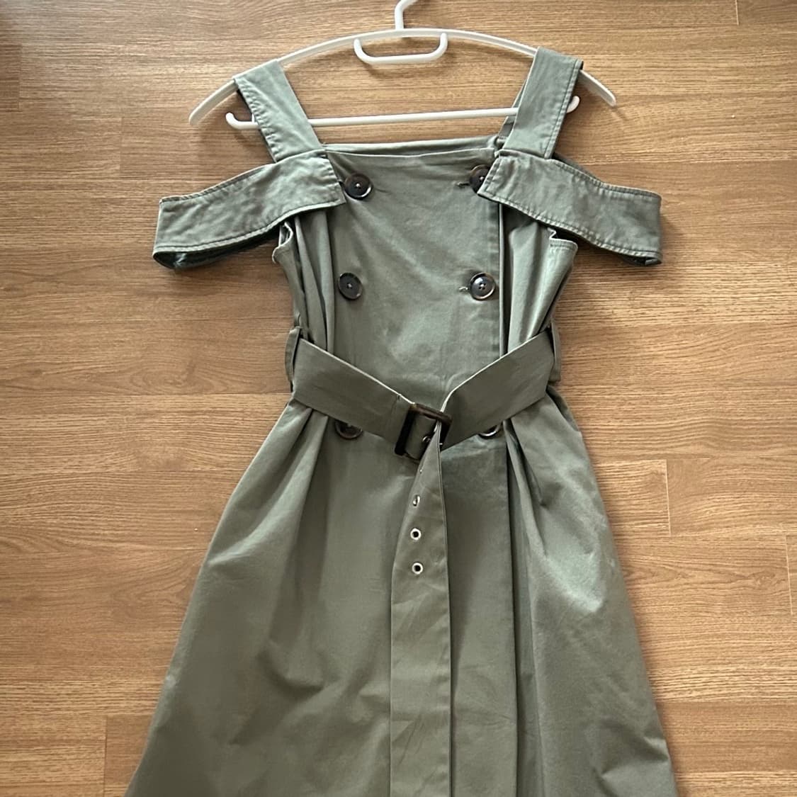 Chico(치코) 트렌치 오프숄더 원피스 상품이미지1