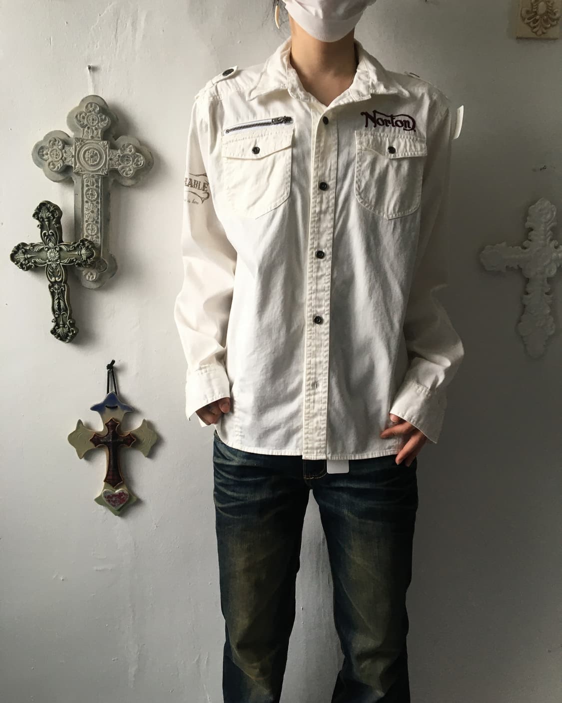 Lettering needle work point shirt 상품이미지6