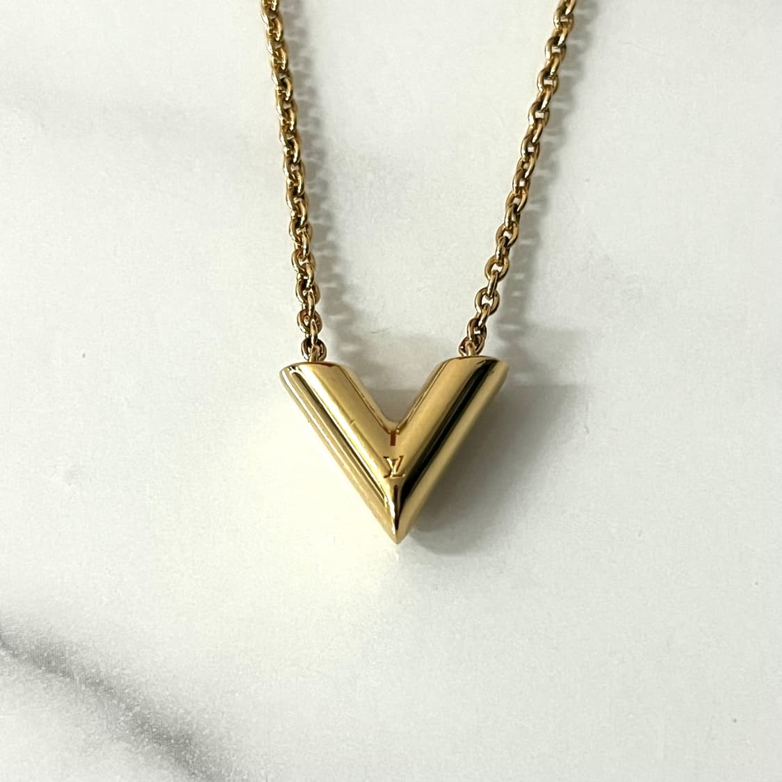 [S급/정품] 루이비통 에센셜 V 목걸이 골드 M61083 상품이미지2