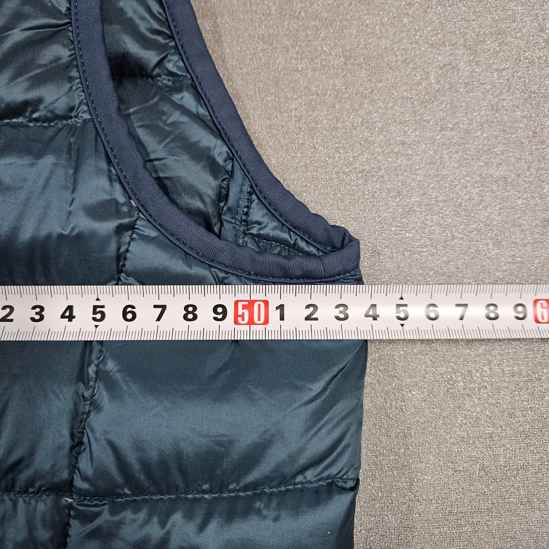 L 100) 유니클로 다크그린 오리털 경량 패딩조끼 상품이미지7