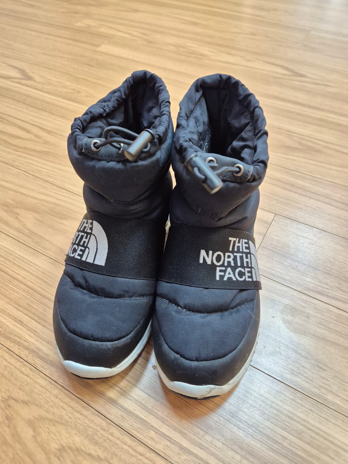 노스페이스 여성 부티 숏 랩 방한 부츠입니다. 색상은 블랙이며, 겨울철  상품이미지1