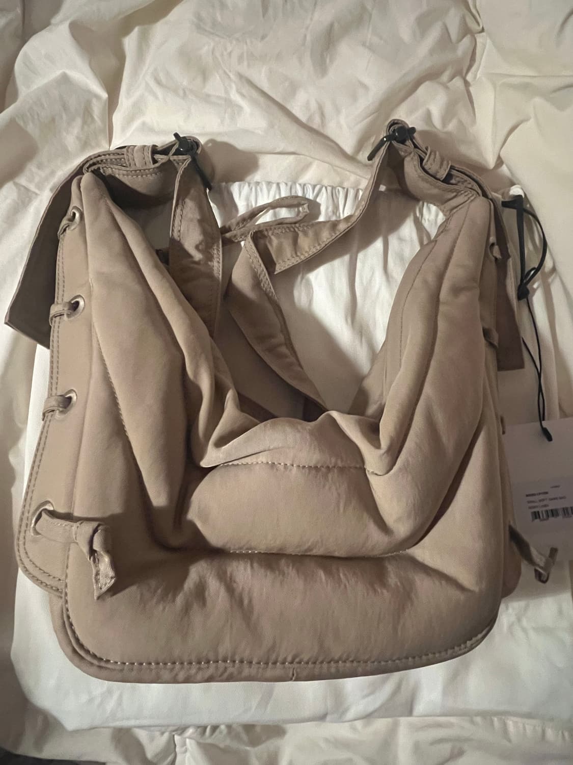 르메르 소프트 게임백 스몰 베이지 LEMAIRE SOFT GAME BAG 상품이미지3