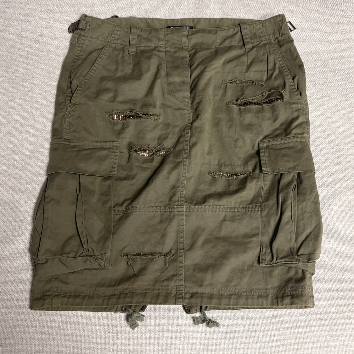 (이체시에눌) Balmain 피에르발망 데미지 이효리 카키 카고 스커트 상품이미지1