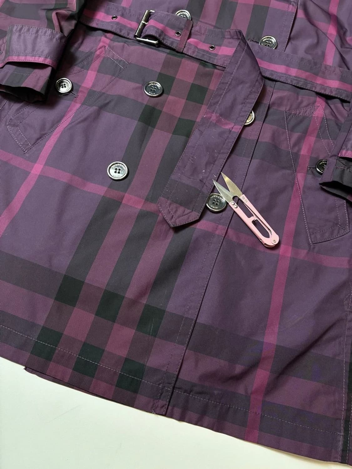 버버리 브릿 퍼티그 벨티드 트렌치 코트 PN8488 상품이미지4