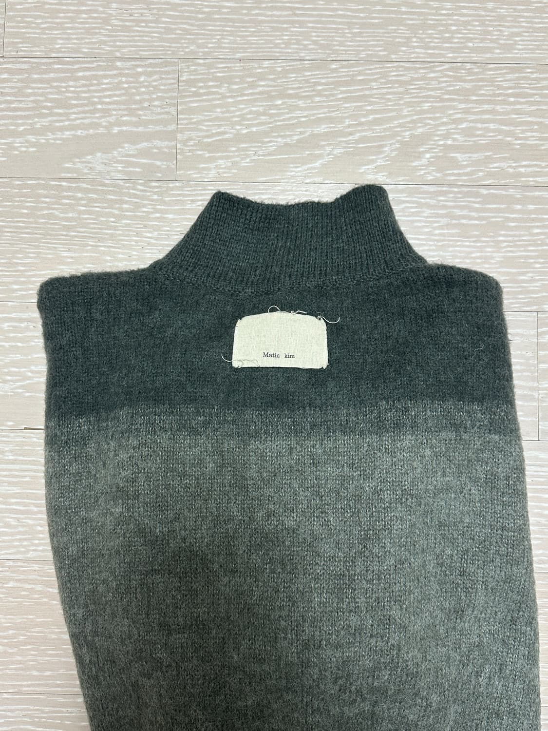 마뗑킴 그라데이션 칼라 니트 카키 상품이미지5