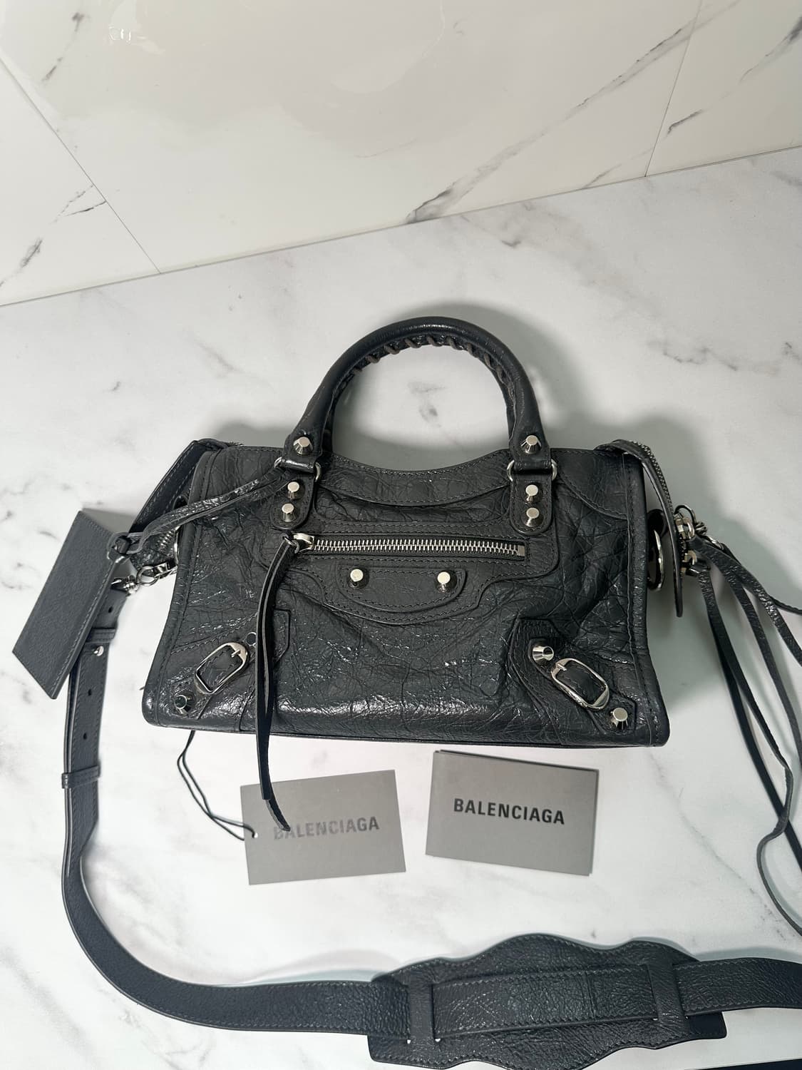 [A+ 정품] 발렌시아가 시티 모터백 미니 다크그레이 상품이미지1