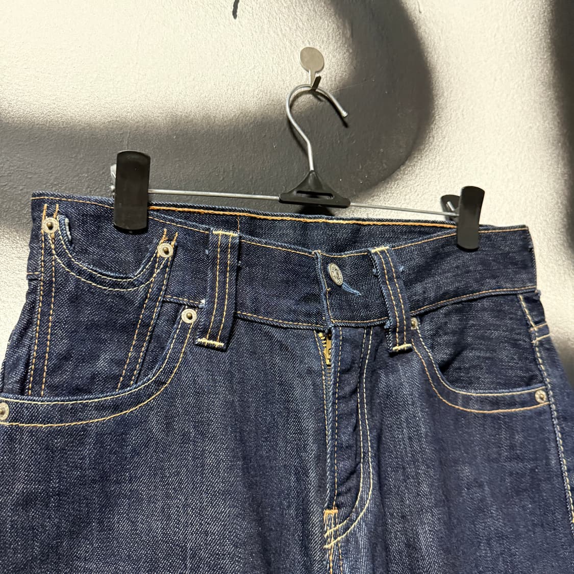 리바이스 레더탭 백 로고 523 스트레이트 핏 생지 데님 팬츠 상품이미지3