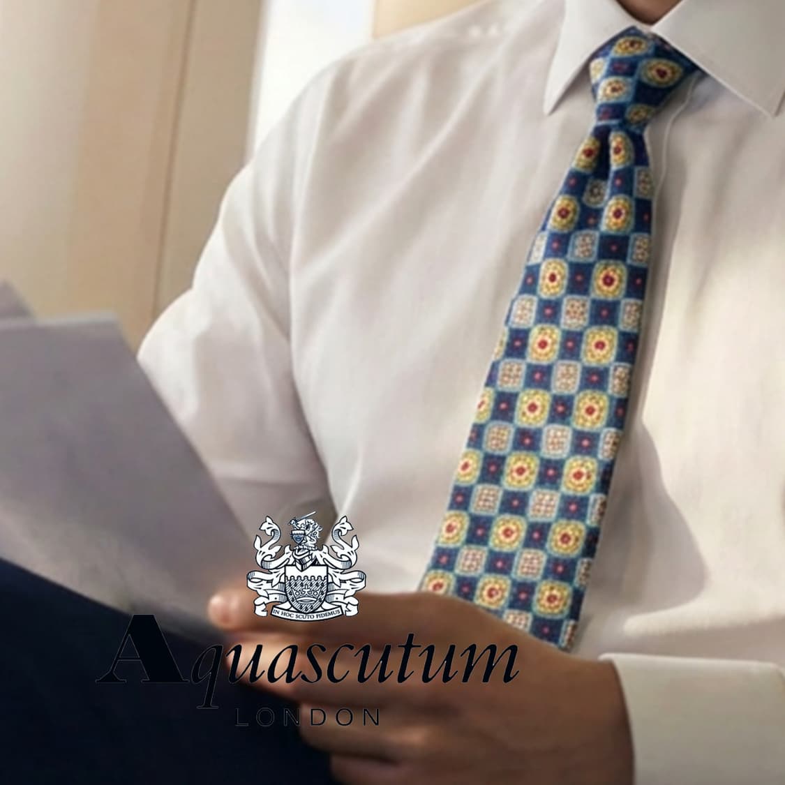 아쿠아스큐텀 네이비 옐로우 패턴 넥타이 9.9cm A+등급 E776
 상품이미지1