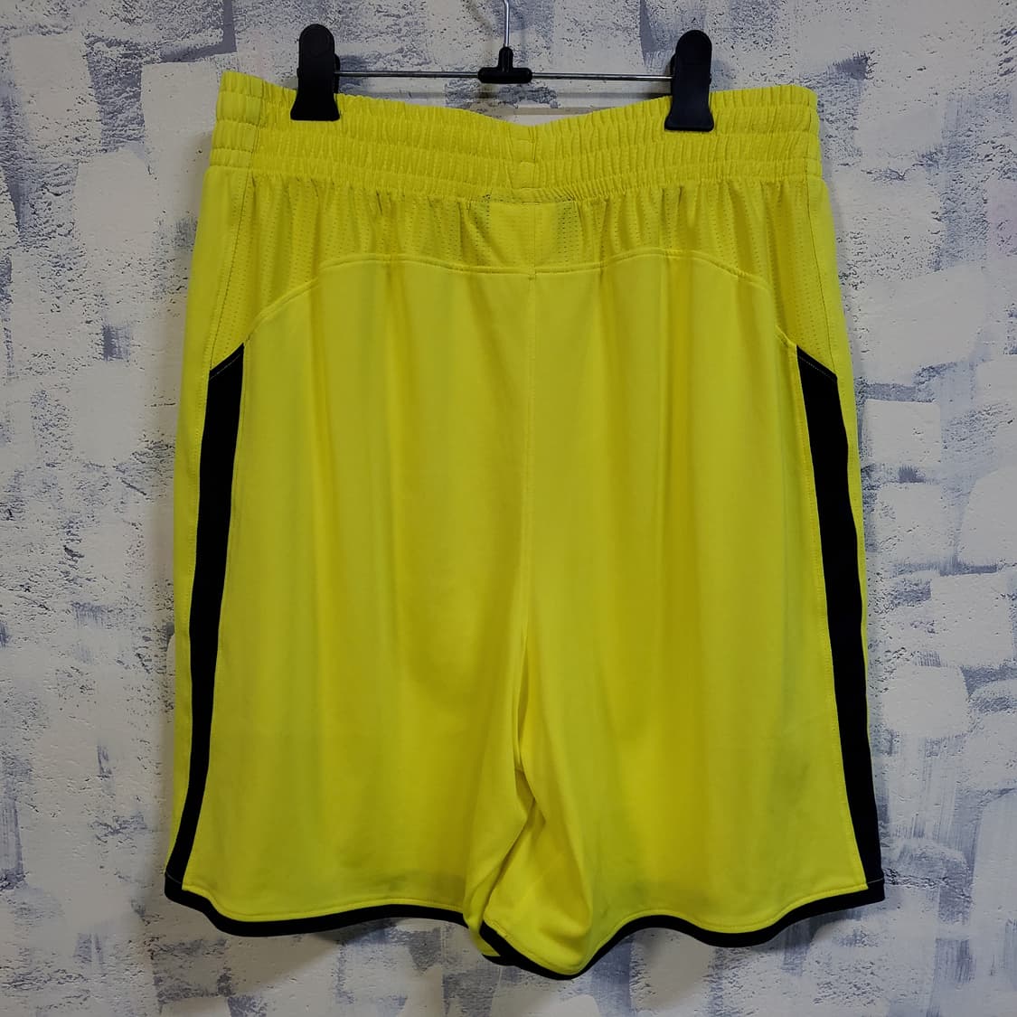 언더아머 토트넘 핫스퍼 반바지 형광 옐로우  상품이미지2
