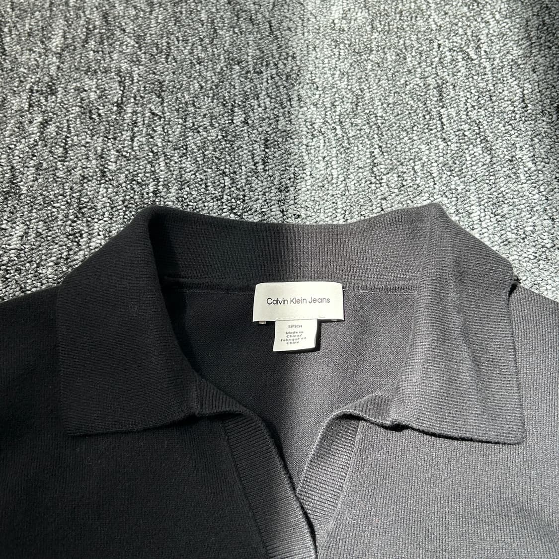 캘빈클라인 블랙 크롭 니트 카라티 상품이미지3