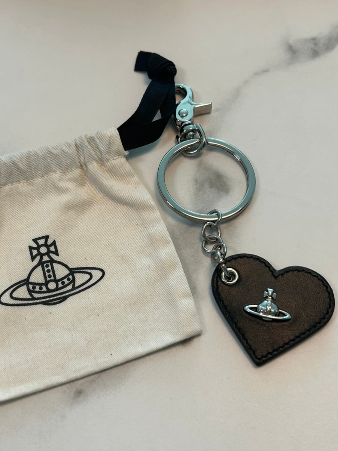 비비안웨스트우드 하트 키링 블랙 상품이미지1