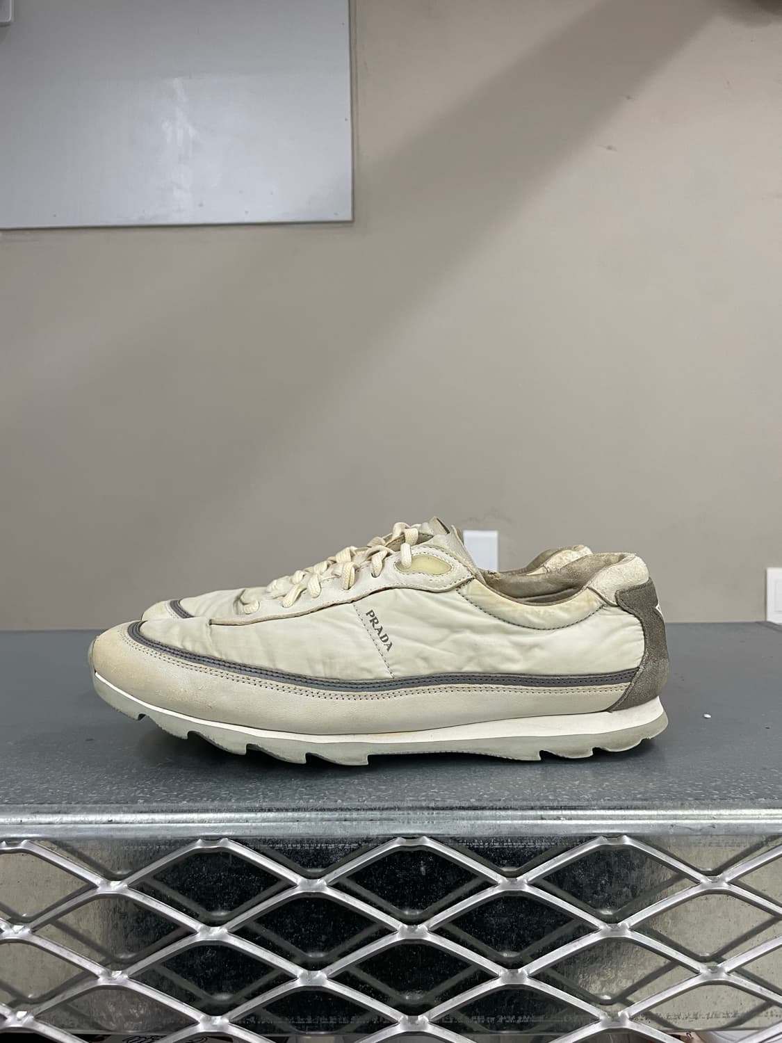 프라다 화이트 스니커즈 8 상품이미지1
