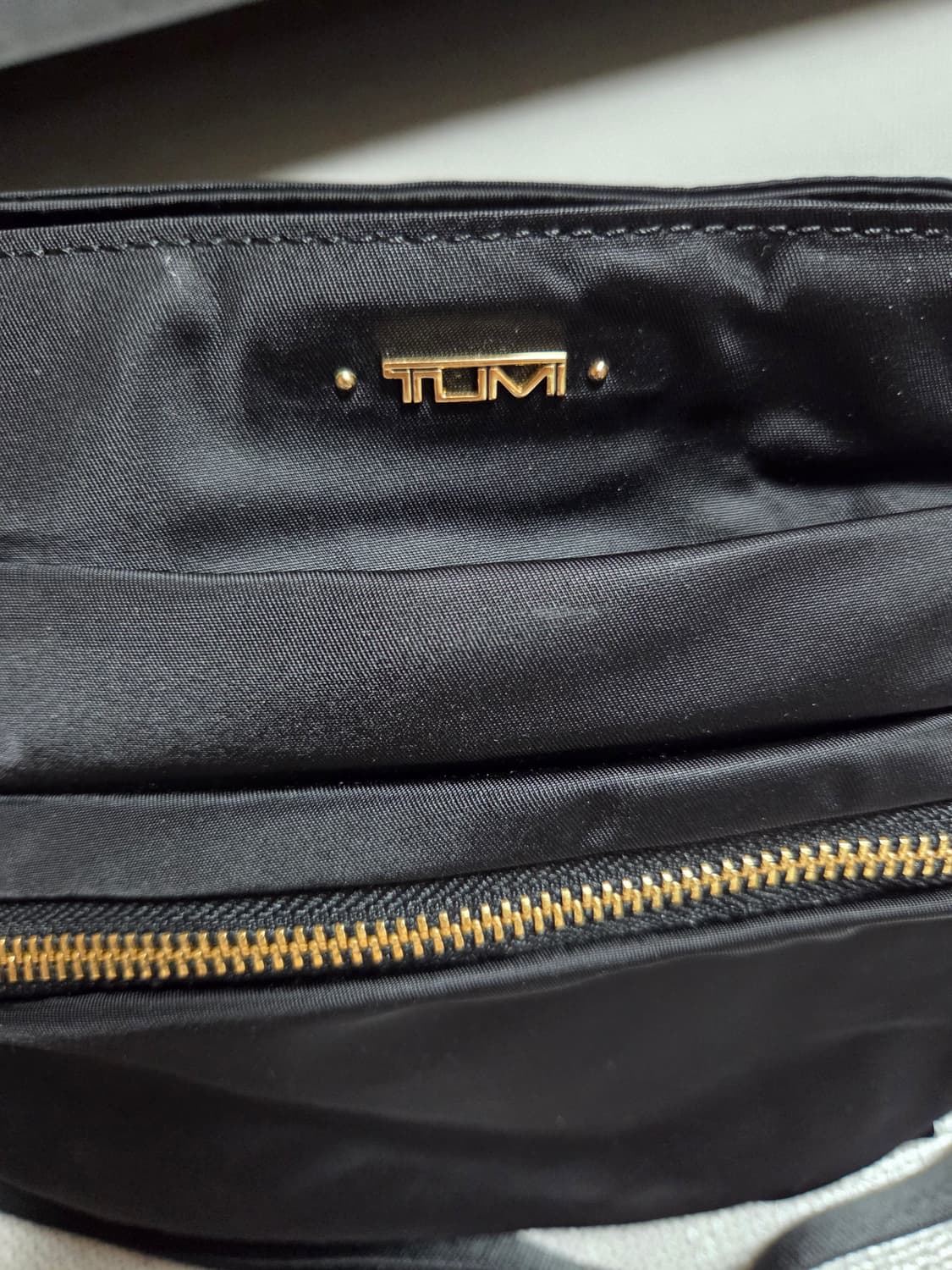 투미 크로스백 팝니다 상품이미지3