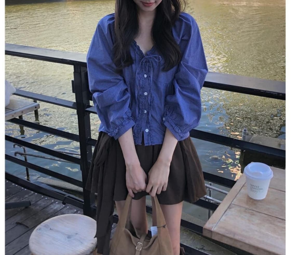 유이니 블루색상 파란색 러플블라우스bl 레이스리본단추 깅엄체크블라우스 상품이미지1