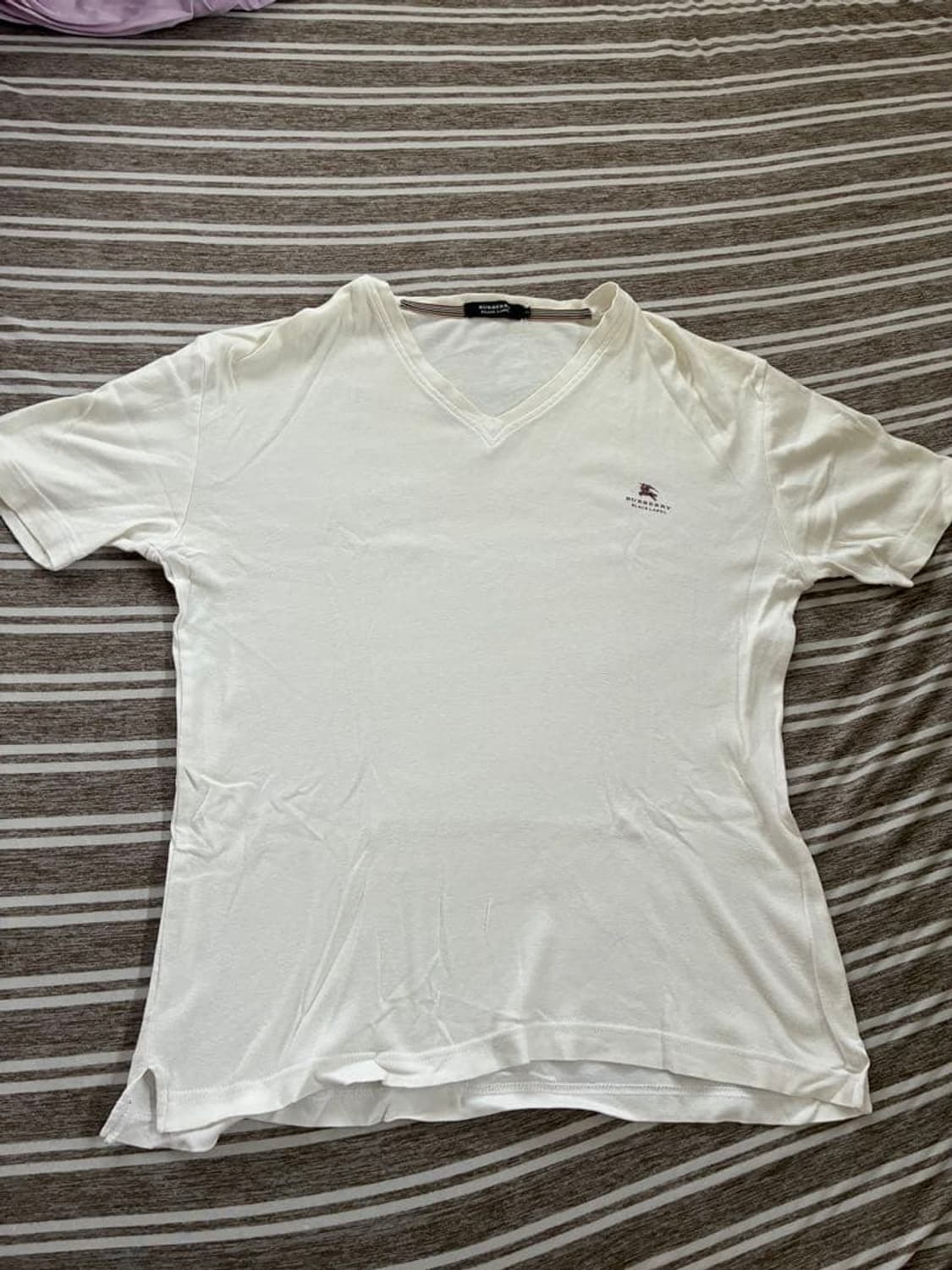 새상품) 버버리 블랙 라벨 브이넥 반팔 티셔츠 SIZE2 상품이미지1