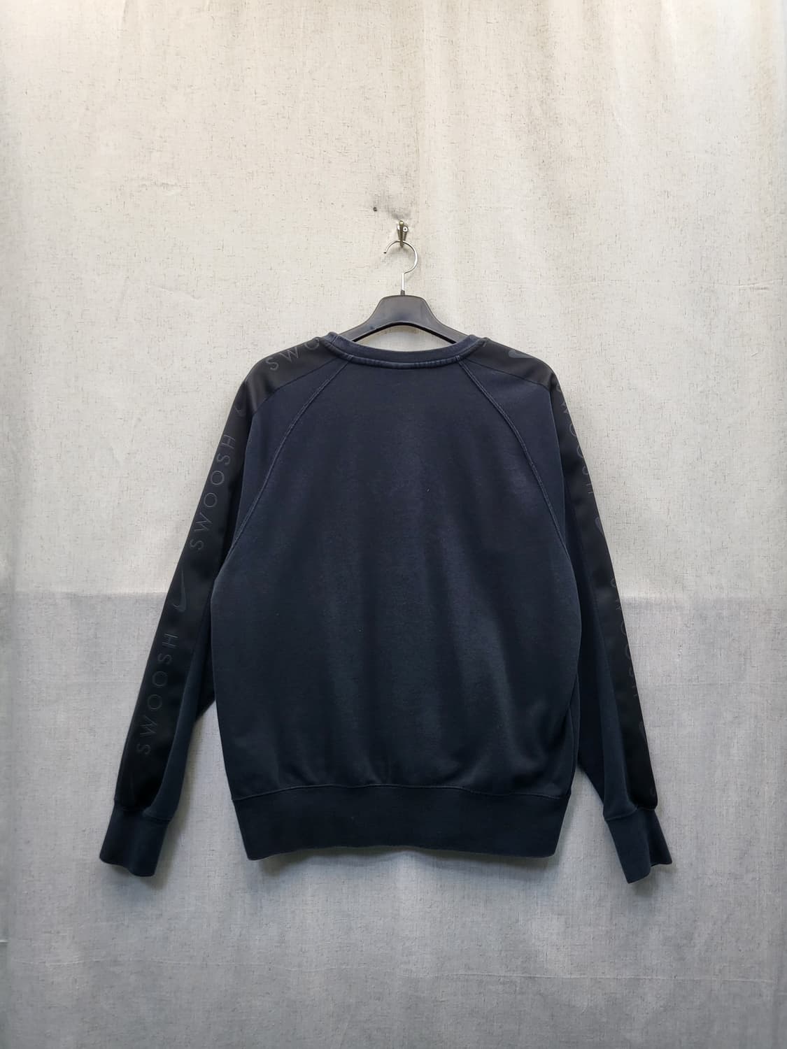 나이키 스우시 맨투맨 블랙 상품이미지2