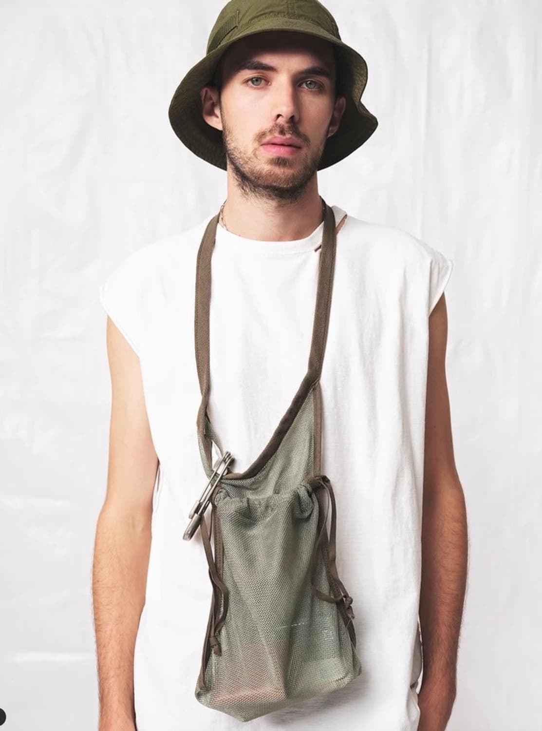 예스터데이투모로우 Mesh Sling Bag 상품이미지1