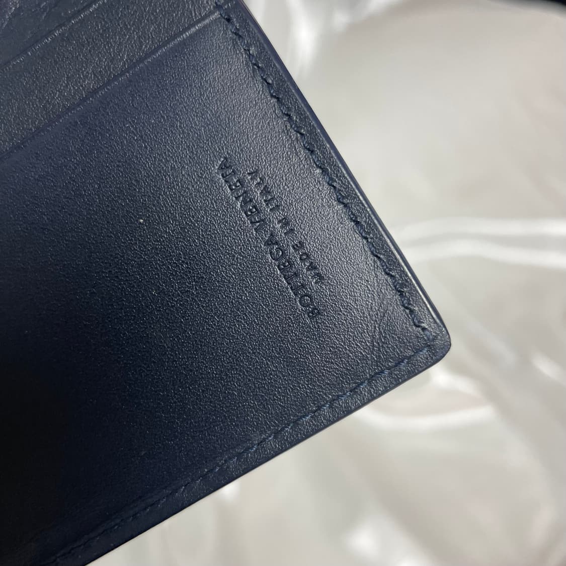 보테가 베네타 네이비 반지갑 A급 단품 상품이미지7