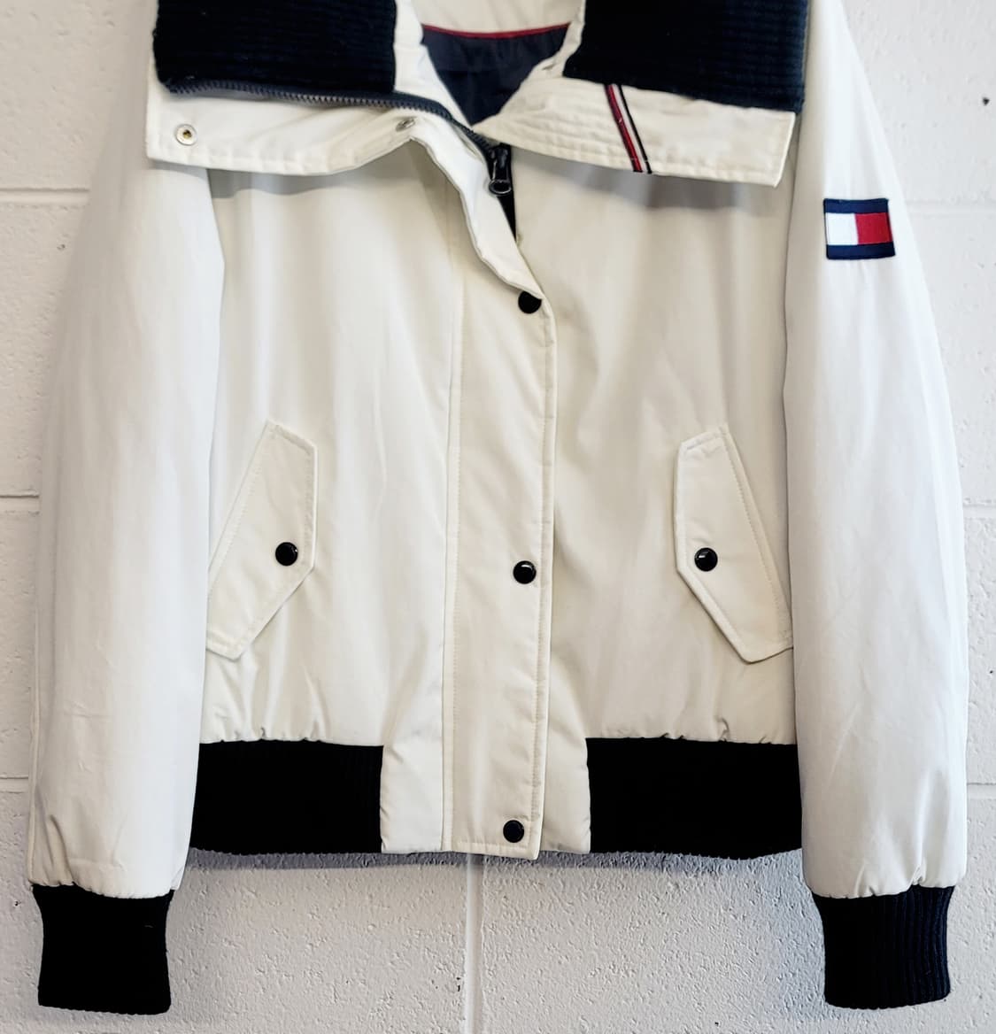 타미힐피거(여성용) 하이넥 숏패딩점퍼(자켓) 판매 상품이미지5