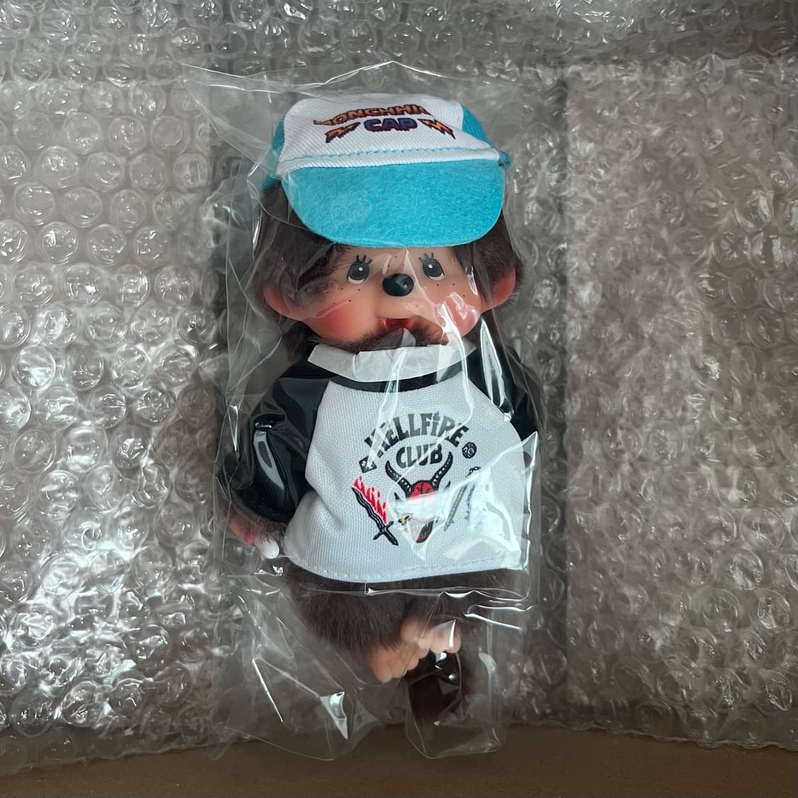 몬치치 x 기묘한이야기 헬파이어클럽 스띵 몬치치 팝니다 상품이미지1