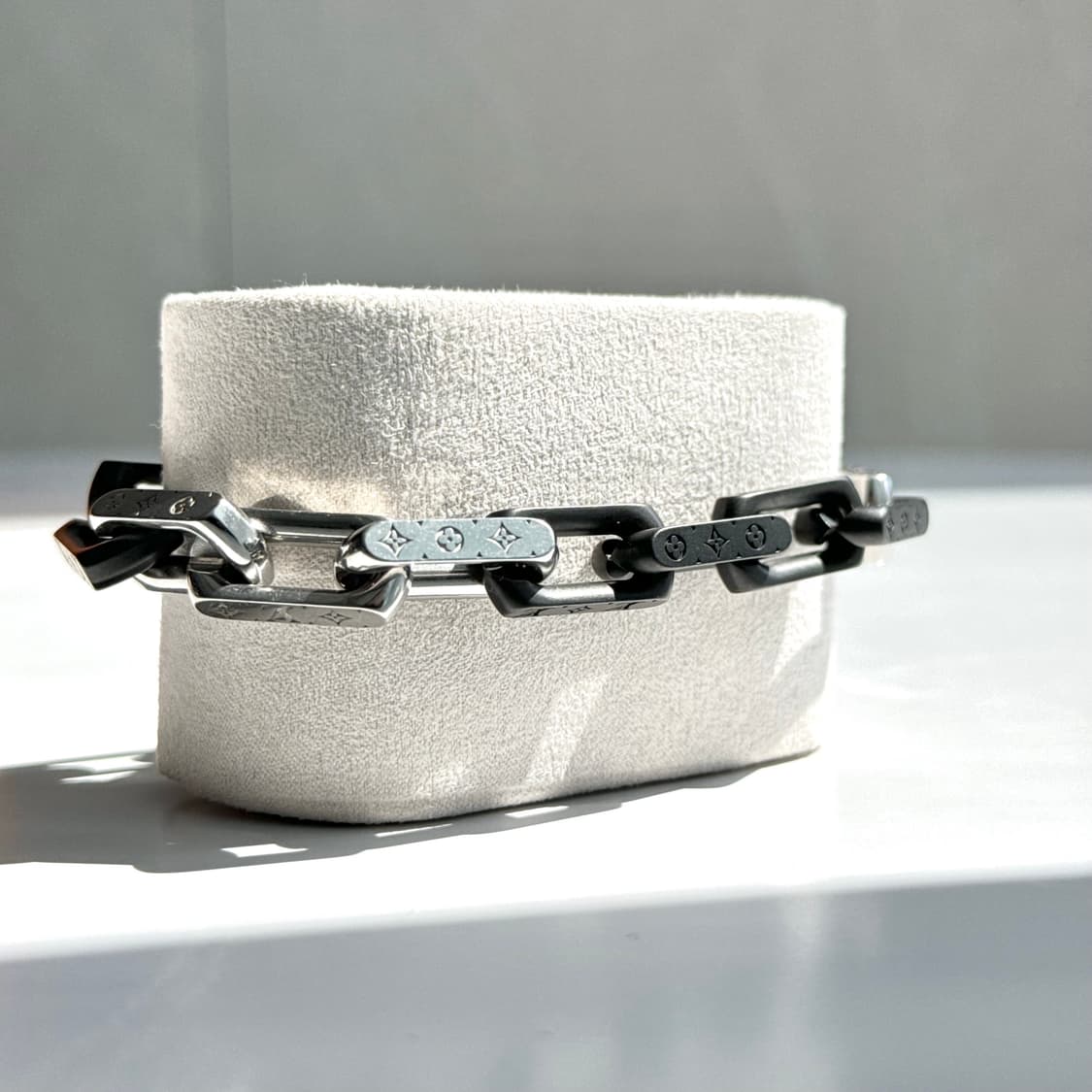 루이비통 버질아블로 팔찌 블랙 화이트 한정판  상품이미지4