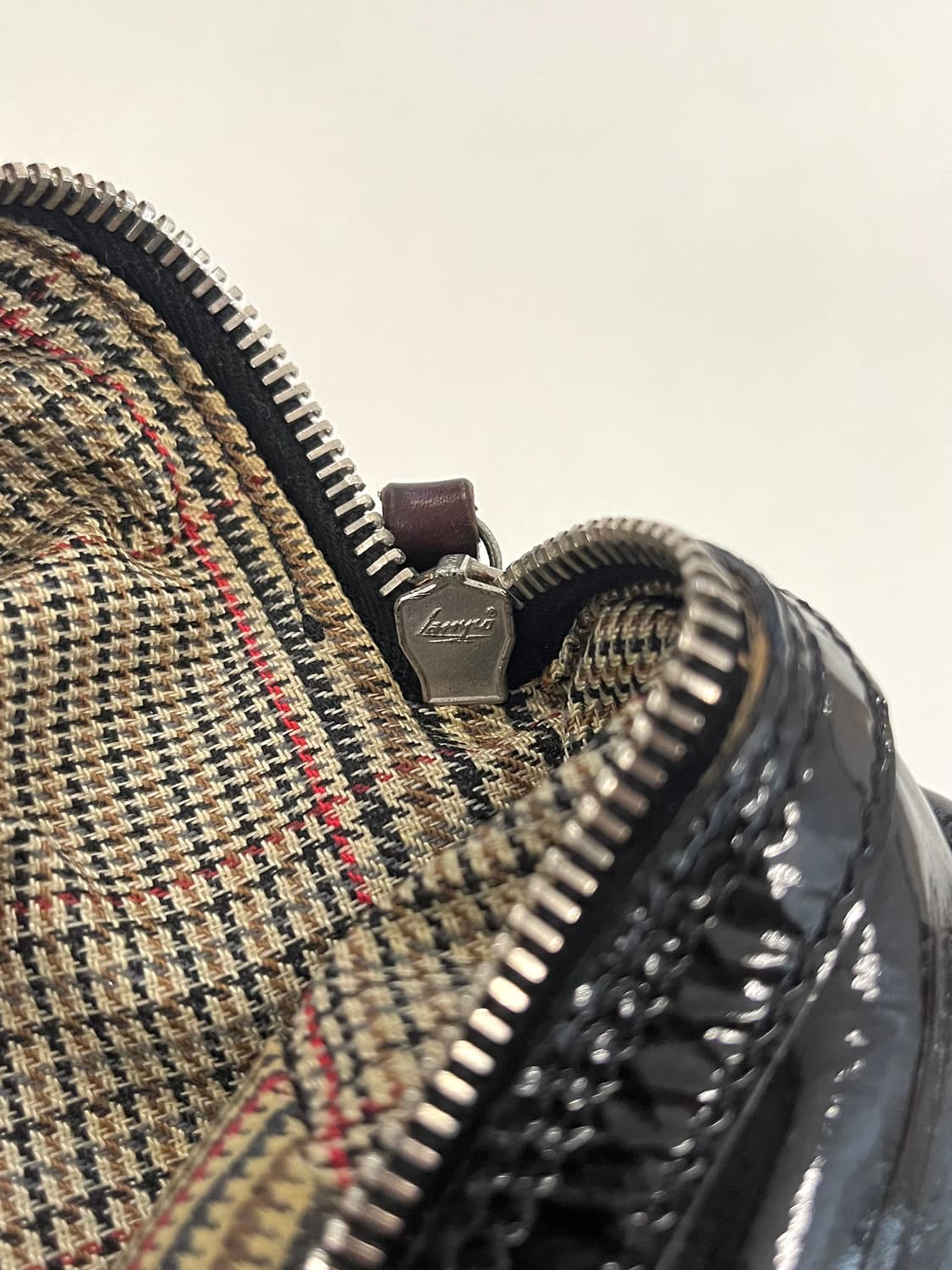 PAURIC SWEENEY 포릭 스위니 페이던트 레더 숄더백 상품이미지8