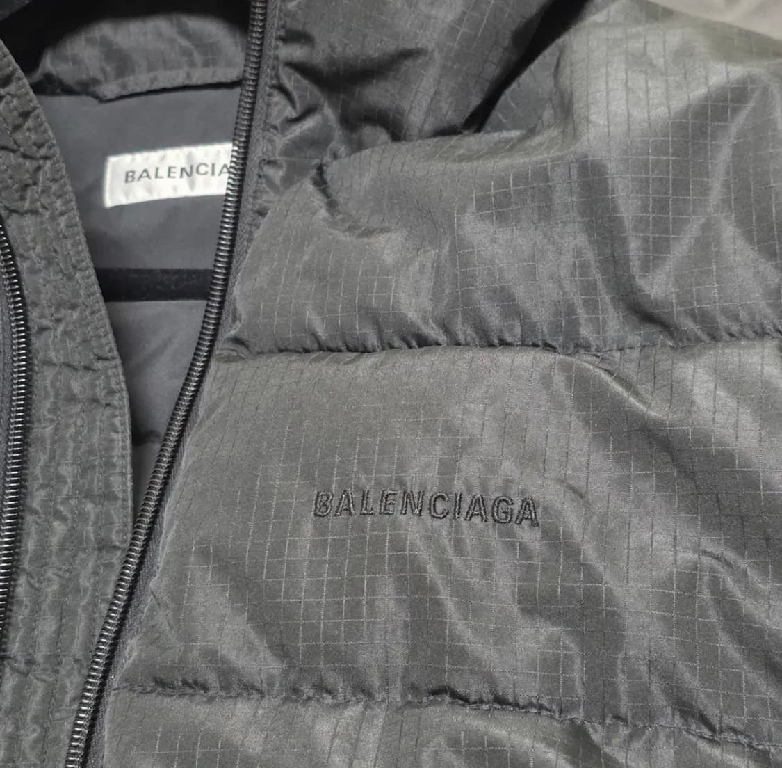 발렌시아가 자수로고 크롭패딩 상품이미지2